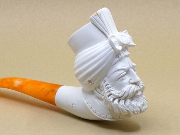 Raj Meerschaum Pipe - Medium Close Up